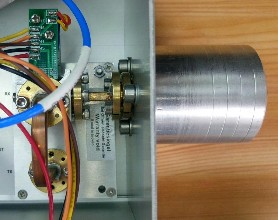 76 GHz waveguide switch